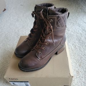 Women's leather boots